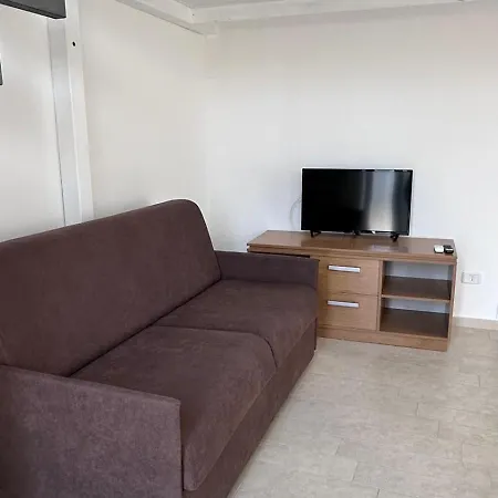 Casa Piano Terra Di 度假居 莱西纳